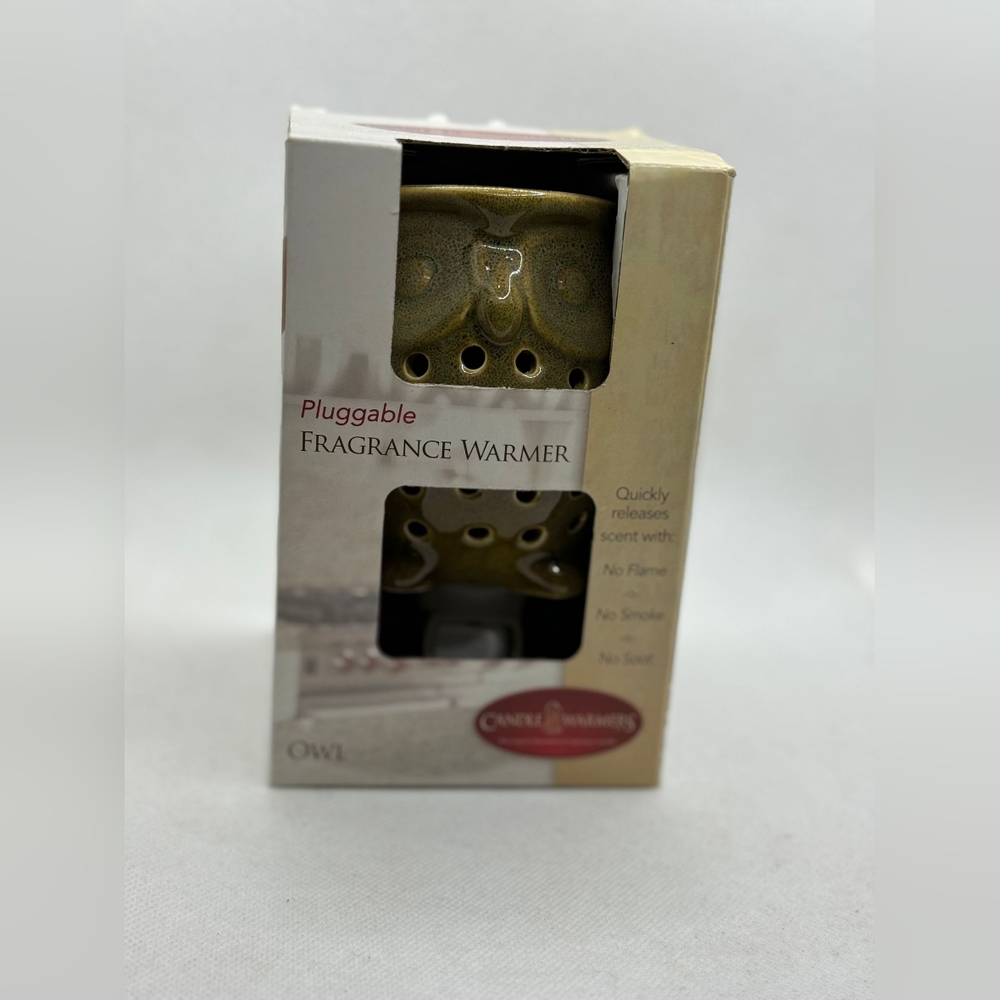 Candle Warmers Pluggable Fragrance Warmer, Green Owl Wax Warmer/NWB